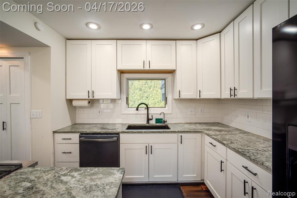 82 Granada Drive, White Lake, MI — Photo 12