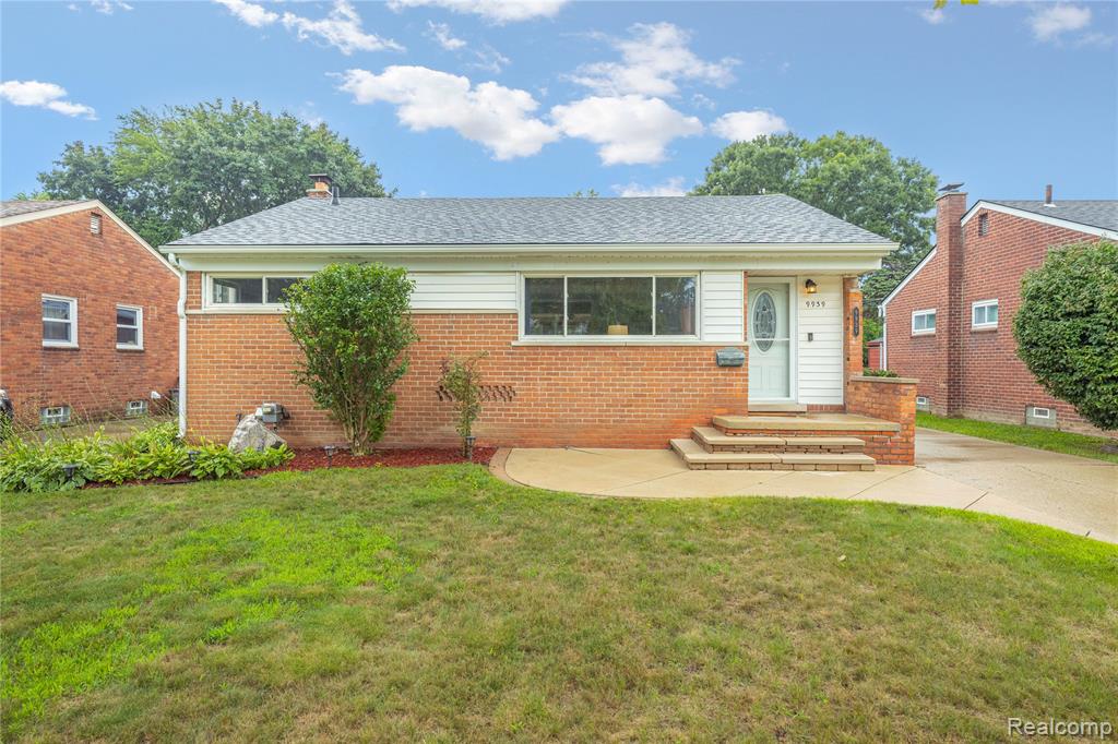 9939 Deering Street, Livonia, MI 48150 — Photo 37