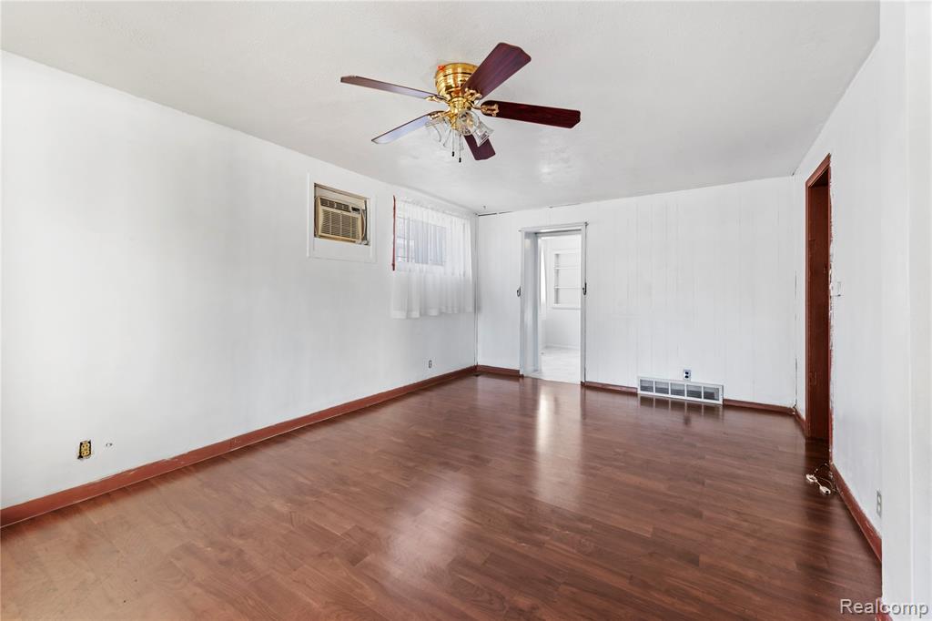 11399 Lumpkin Street, Hamtramck, MI 48212 — Photo 12