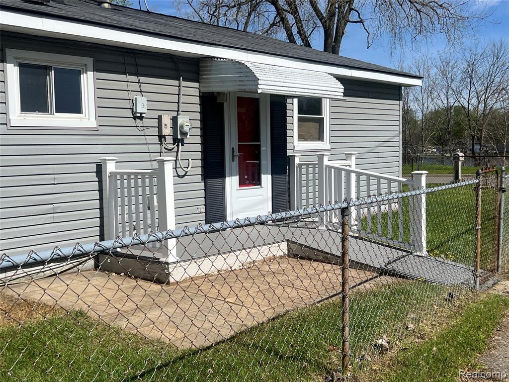 138 Lakeside Street, Pontiac, MI 48340 — Photo 2