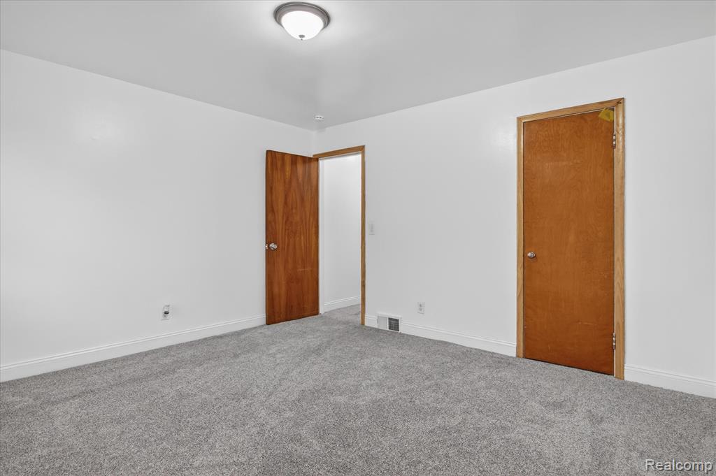 18671 Huntington Avenue, Harper Woods, MI 48225 — Photo 17