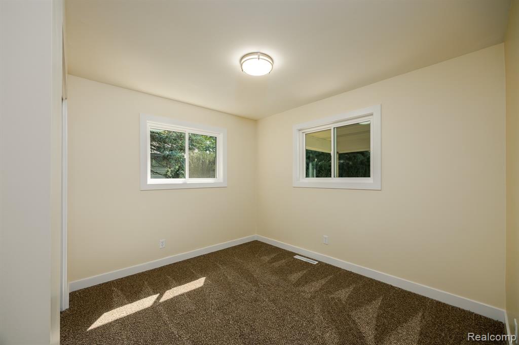 6298 Nightingale Drive, Flint, MI 48506 — Photo 10