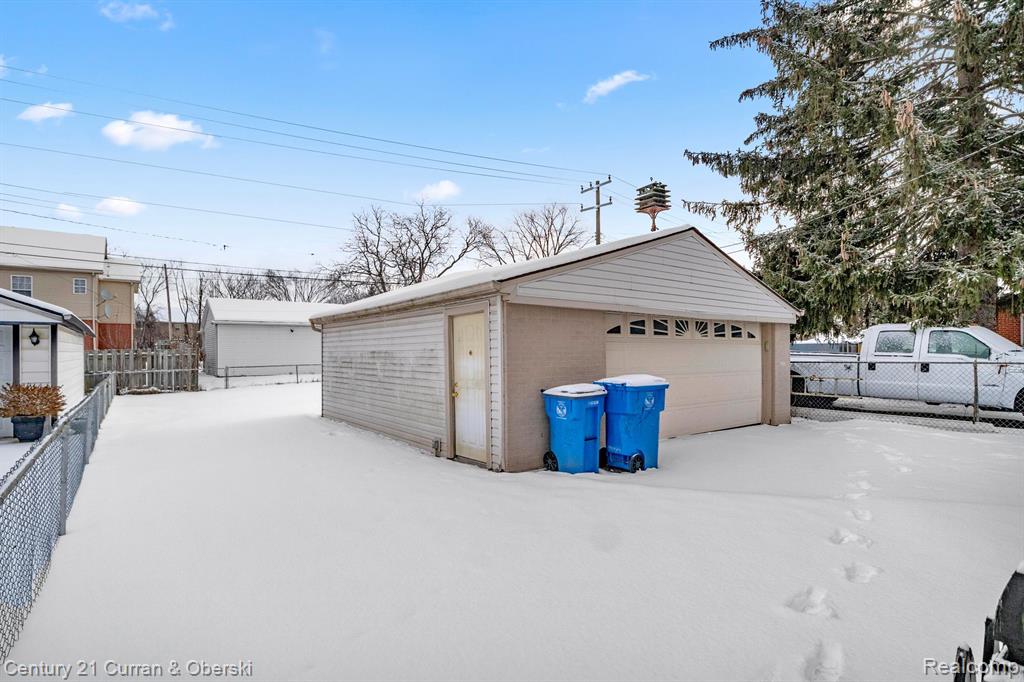 8054 ROBINDALE Avenue, Dearborn Heights, MI 48127 — Photo 35