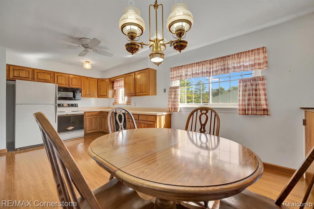 697 WORCHESTER Street, Westland, MI 48186 — Photo 9