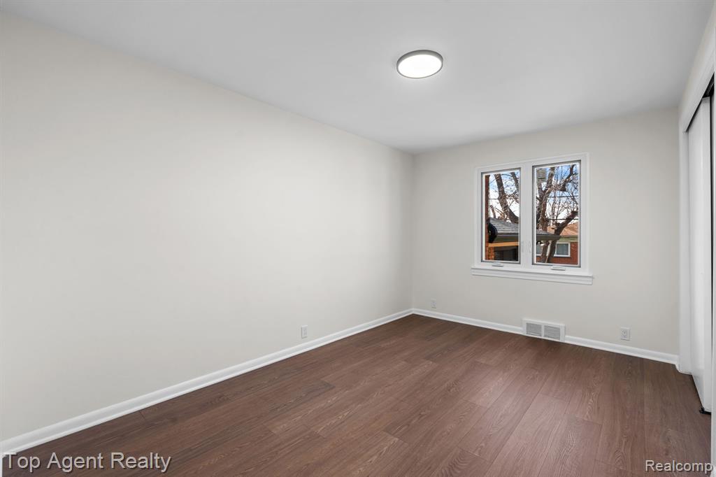 23701 Marlow Street, Oak Park, MI 48237 — Photo 27