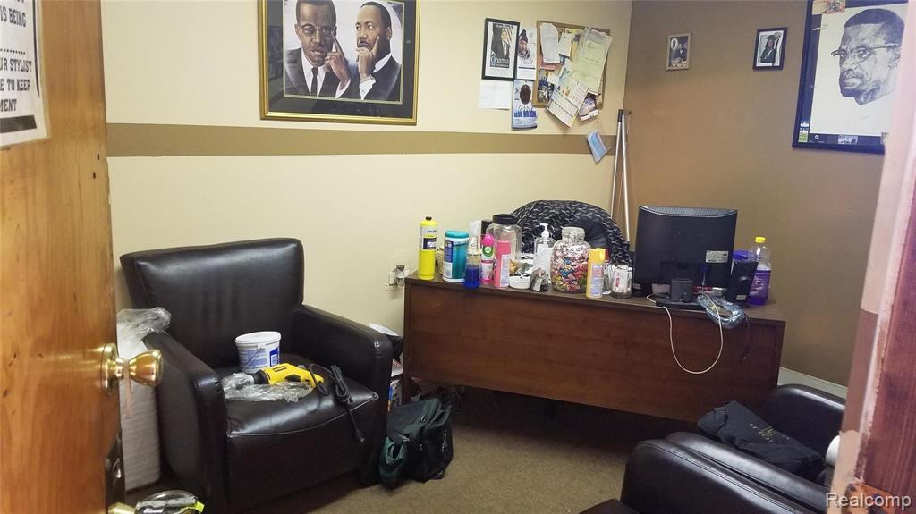 7111 E 7 MILE East Road, Detroit, MI, 48234