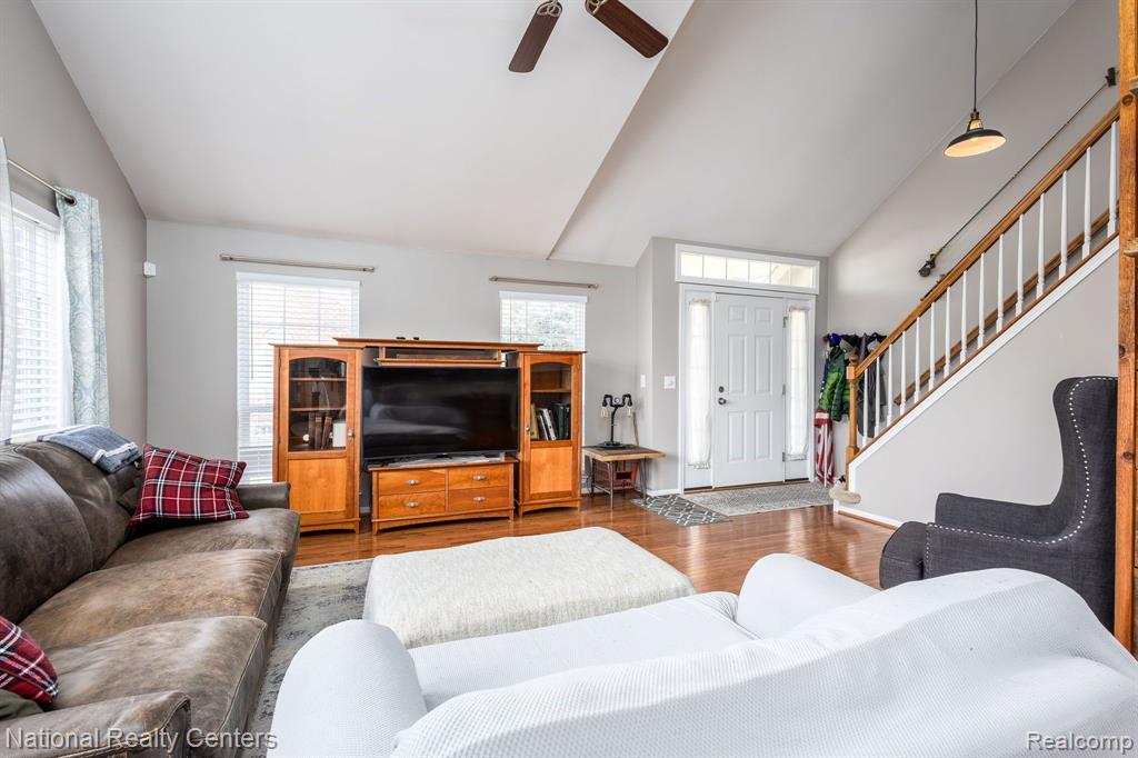 4024 RAVENSFIELD Drive, Canton, MI 48188 — Photo 4