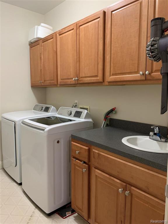 815 CALGARY Street, Auburn Hills, MI 48326 — Photo 17