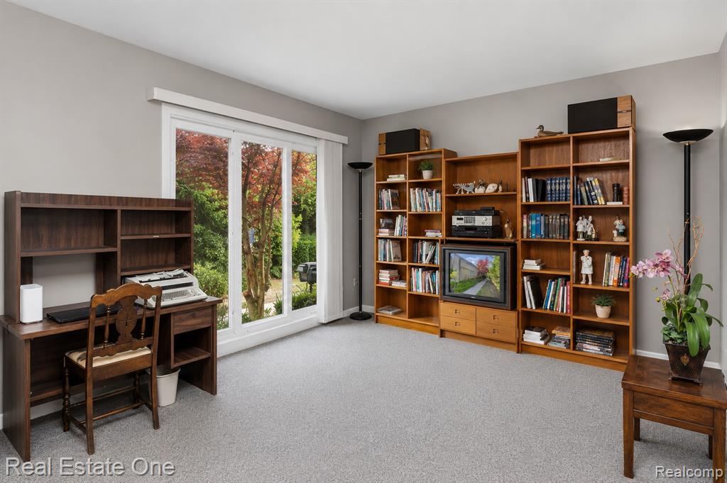 5000 Mirror Lake Court, 19, West Bloomfield, MI 48323 — Photo 27