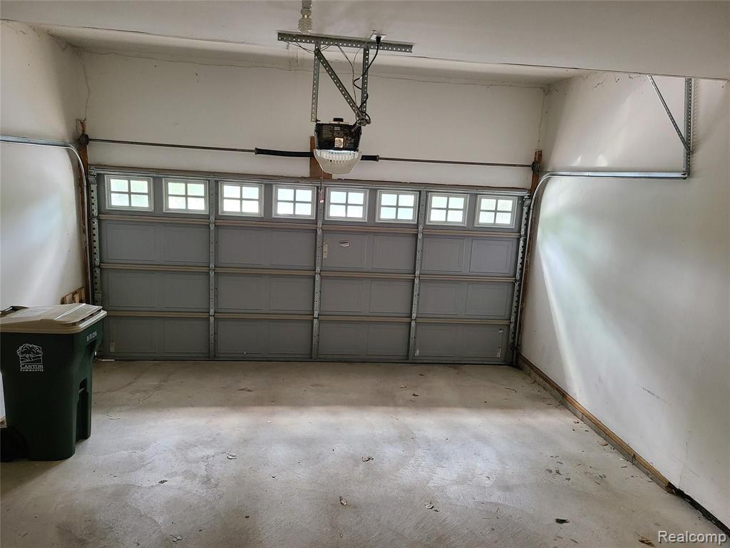 41130 MAPLEWOOD Drive, Canton, MI 48187 — Photo 34