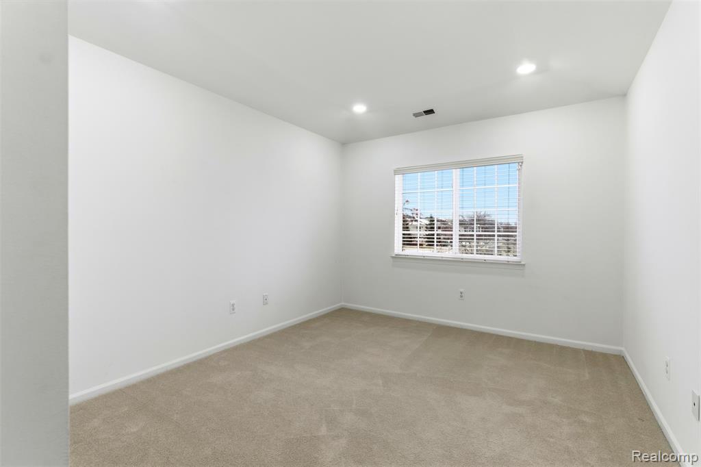 5259 Twin Oaks Drive, Sterling Heights, MI 48314 — Photo 14