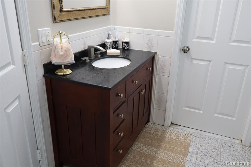 39552 Forbes Drive, Sterling Heights, MI 48310 — Photo 37