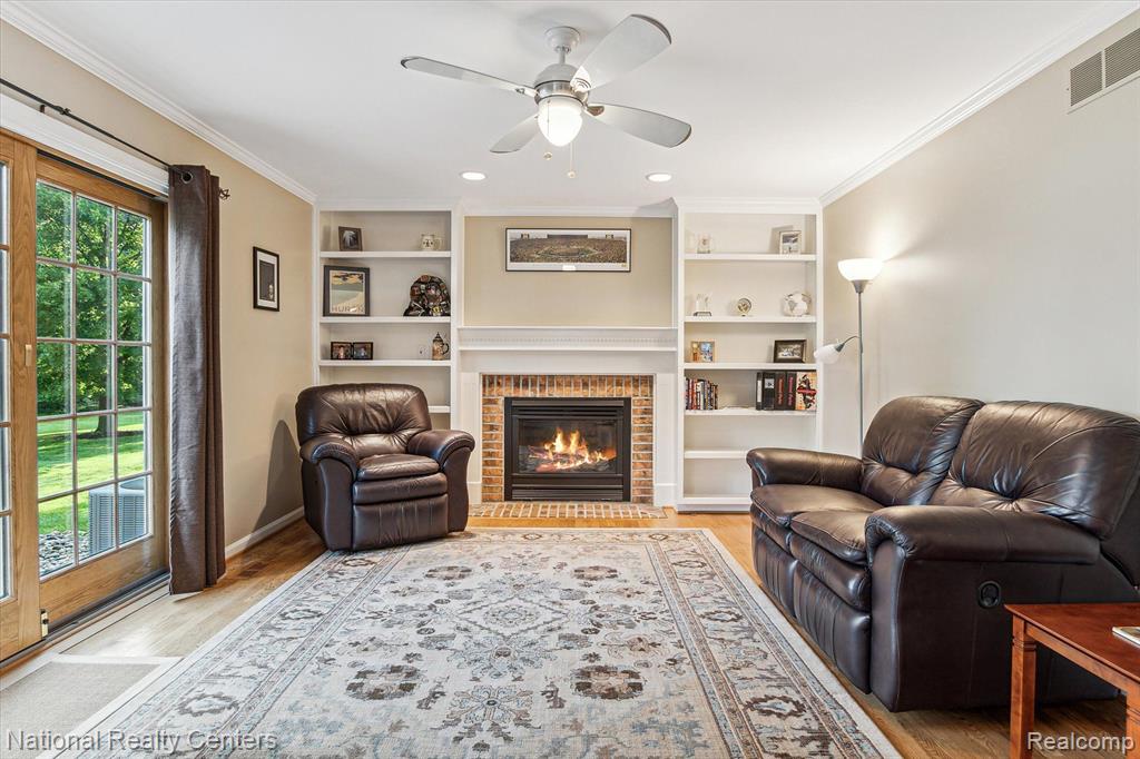 42372 COTSWOLD Court, Northville, MI 48168 — Photo 18
