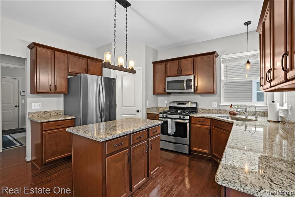 924 Riverstone Court, Milford, MI 48381 — Photo 18