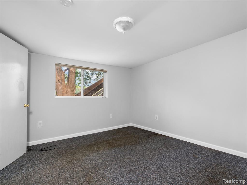 681 Lakeview Drive, Harrison, MI 48625 — Photo 17