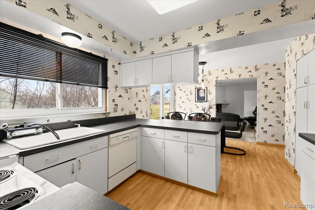 5634 Stratford Drive, West Bloomfield, MI — Photo 15