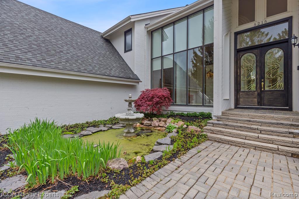 5215 DEER RUN Circle, Orchard Lake Village, MI 48323 — Photo 57