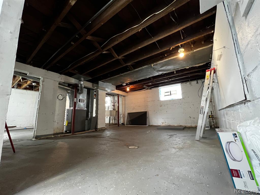 63 HAMILTON Street, Pontiac, MI 48342 — Photo 13