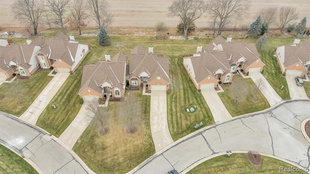 6133 LOCHMORE Drive, Commerce Twp, MI 48382 — Photo 36