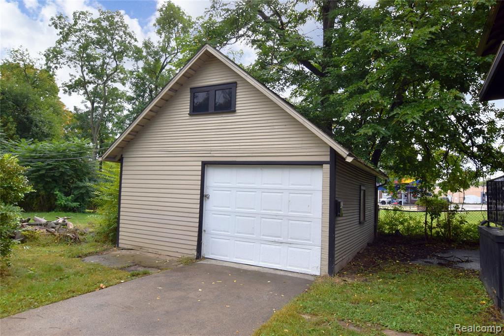 421 University Avenue, Flint, MI 48503 — Photo 16