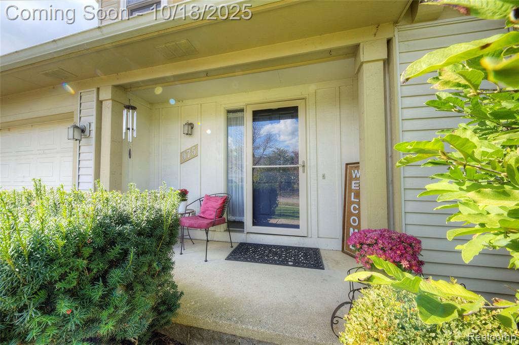 975 S Parkwood Drive, South Lyon, MI 48178 — Photo 4
