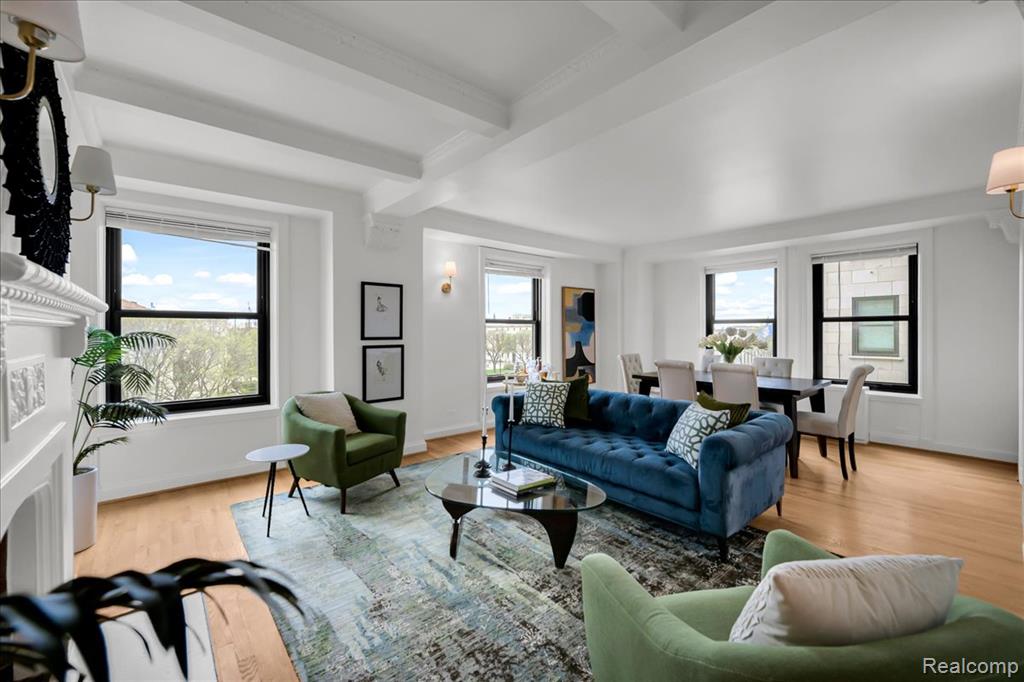 15 E Kirby Street - Photo 2