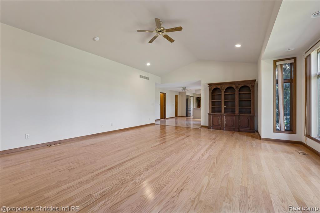 48818 Pebble Lane, Novi, MI — Photo 10