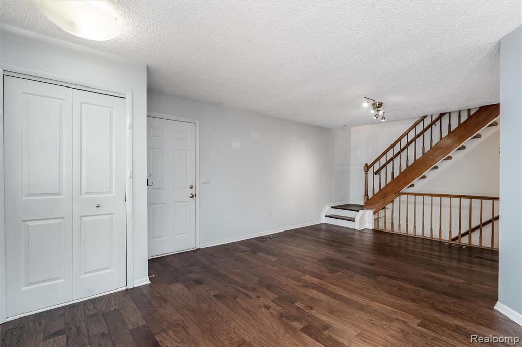 42253 Old Pond Circle, Plymouth, MI 48170 — Photo 5