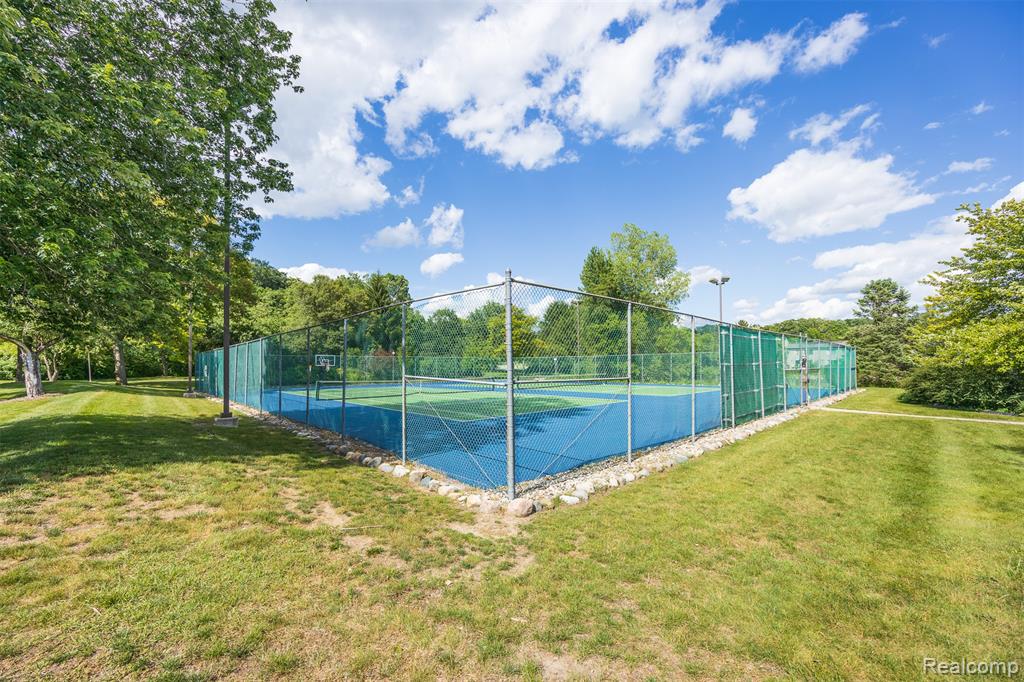 686 Peninsula Court, Ann Arbor, MI 48105 — Photo 40