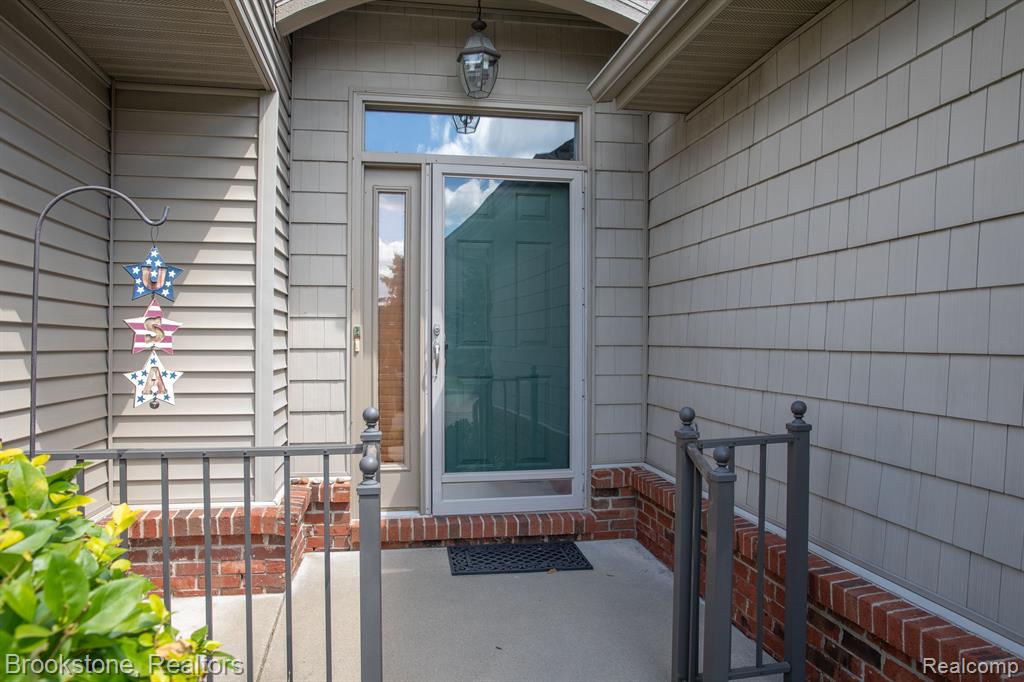 6036 NORTHRIDGE HILLS Drive, Brighton, MI 48116 — Photo 5
