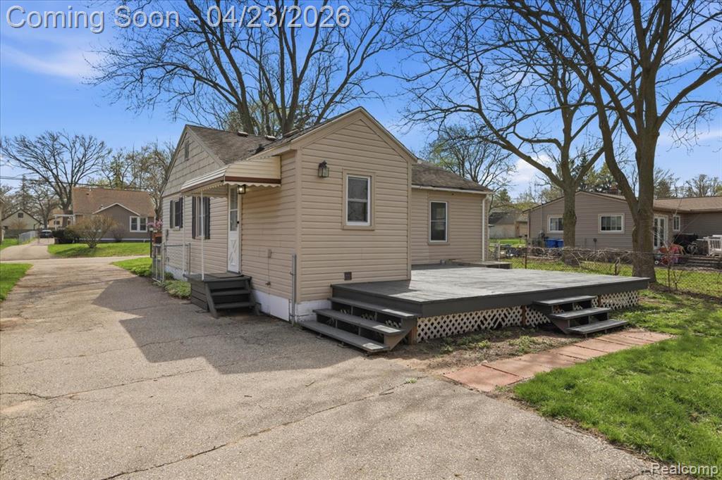 4008 Woodmere Drive, Waterford, MI 48329 — Photo 23