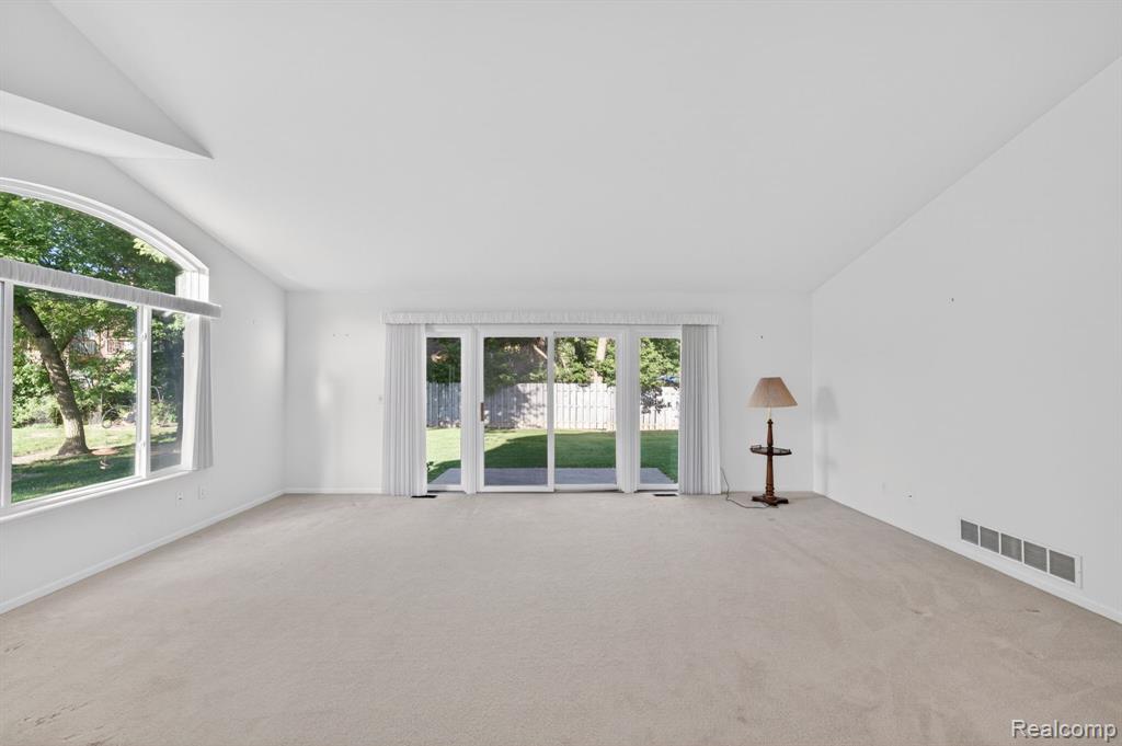 100 Aberdeen Drive, 36, Flushing, MI 48433 — Photo 15