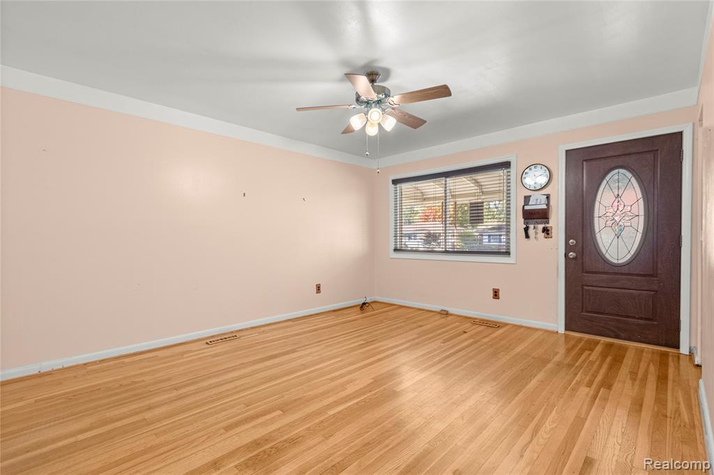 4915 Raymond Avenue, Dearborn Heights, MI 48125 — Photo 7