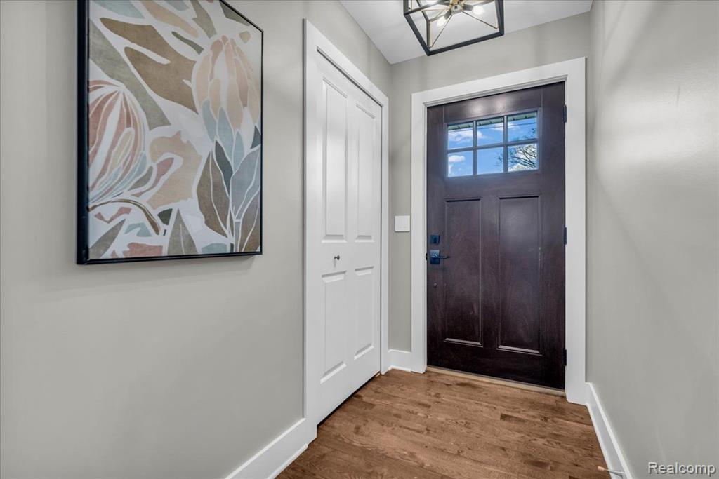 705 WHITCOMB Avenue, Royal Oak, MI 48073 — Photo 3