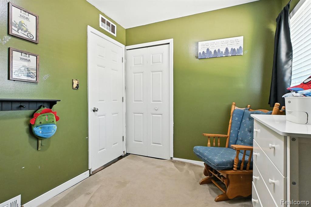 800 Birdsong Drive, Milford, MI 48381 — Photo 16