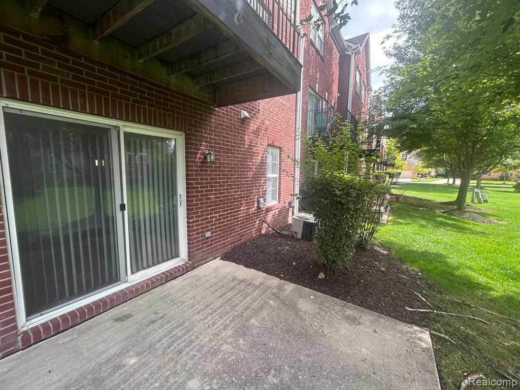 674 CHERRY ORCHARD Road, Canton, MI 48188 — Photo 34