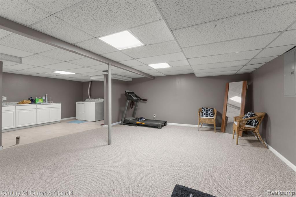3060 LINDENWOOD Drive, Dearborn, MI 48120 — Photo 34