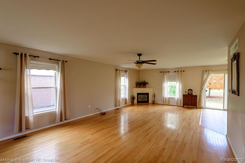42990 N CUMBERLAND Drive, Van Buren, MI 48111 — Photo 4