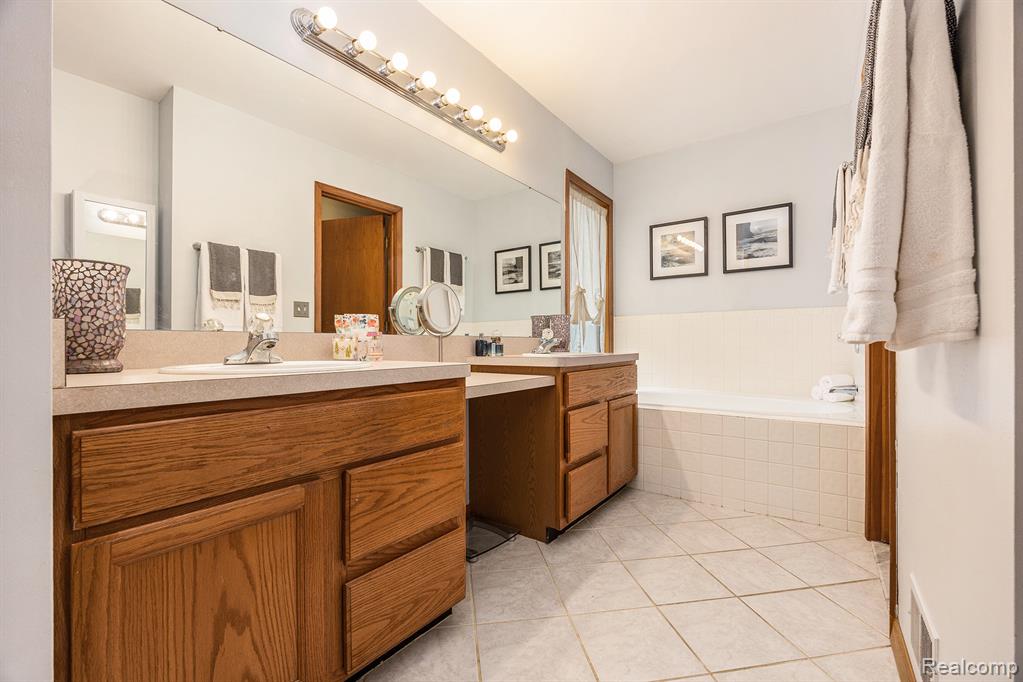 9780 Oak Valley Drive, Clarkston, MI 48348 — Photo 16