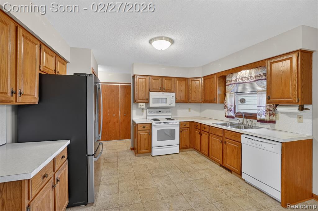 7479 Country Meadow Drive, Swartz Creek, MI 48473 — Photo 8