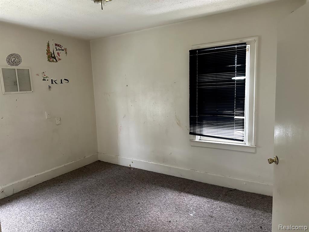 671 W HURON Street, Pontiac, MI 48341 — Photo 11