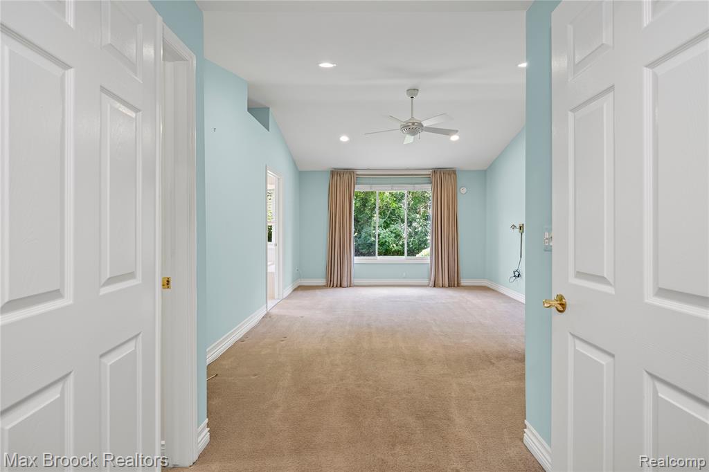 5015 Lake Vista Drive, West Bloomfield, MI 48323 — Photo 29