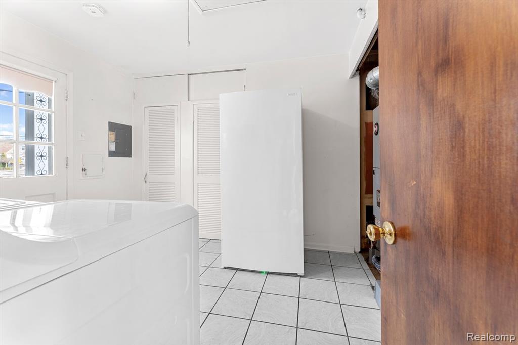 12822 Johanna Court, Riverview, MI 48193 — Photo 10