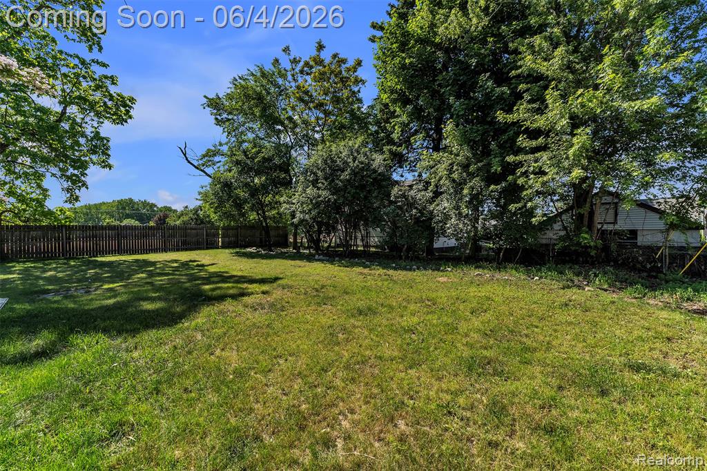 2890 Beland Avenue, Keego Harbor, MI 48320 — Photo 41
