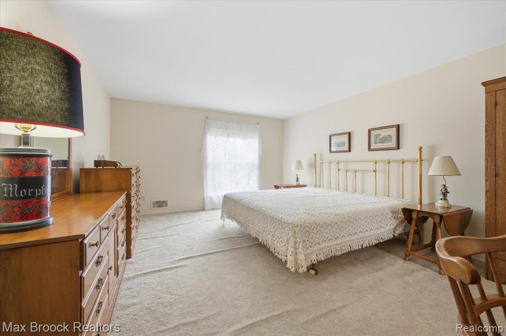 5956 Pinecroft Drive, West Bloomfield, MI — Photo 24