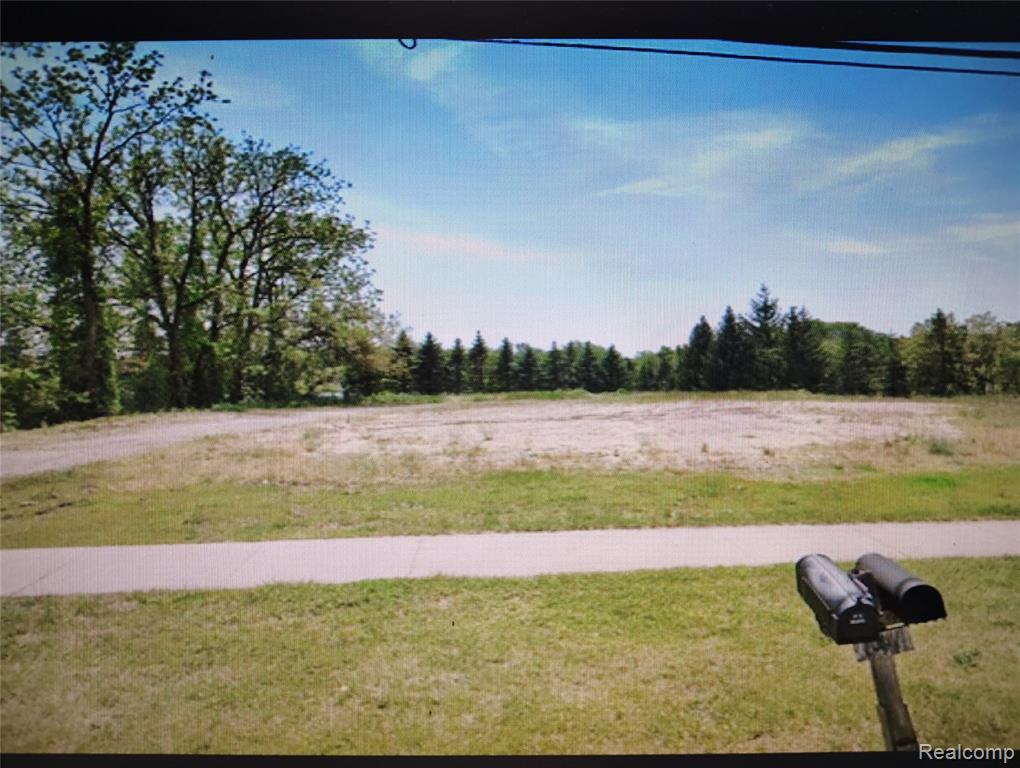 141 W Elizabeth Street, Lake Orion, MI 48362