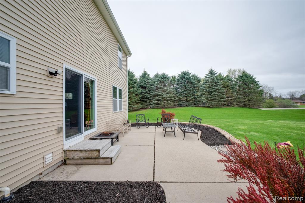 3411 Amber Oaks Drive, Howell, MI 48855 — Photo 29