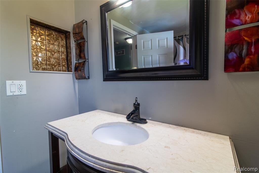24550 Colonial Drive, Woodhaven, MI 48183 — Photo 23