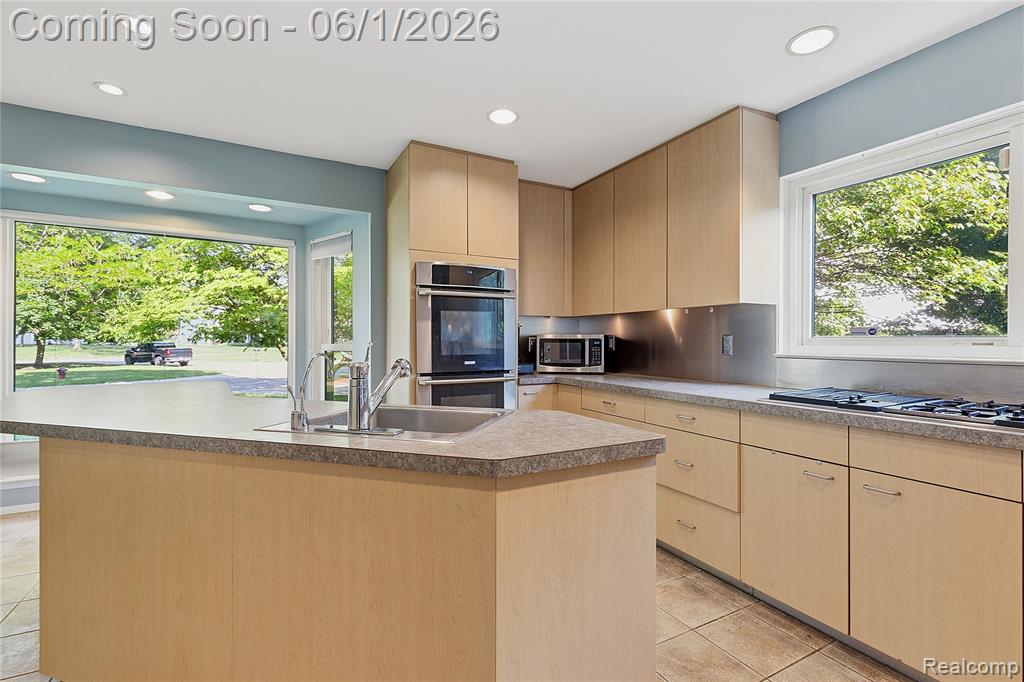 5389 Fox Ridge Circle, West Bloomfield, MI — Photo 10