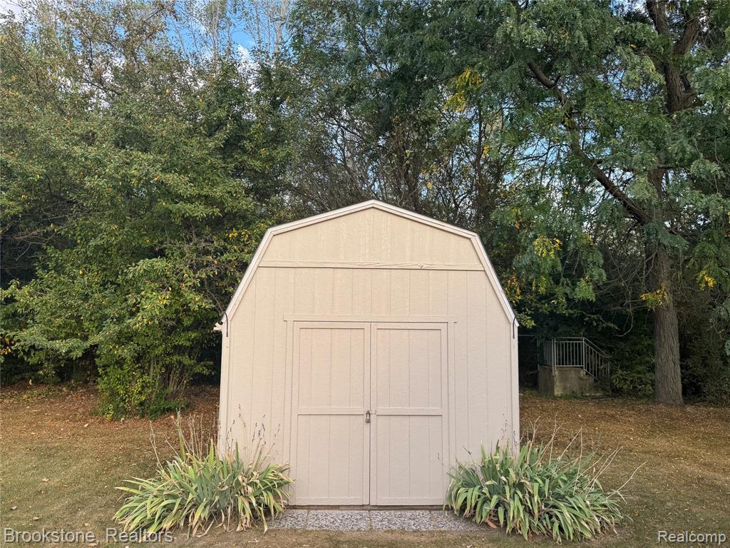48574 Lakeview E, Shelby Twp, MI 48317 — Photo 4